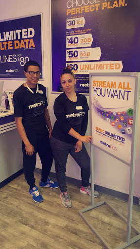 Cell Phone Store «MetroPCS Authorized Dealer-TMW», reviews and photos, 348 Orange St, Springfield, MA 01108, USA