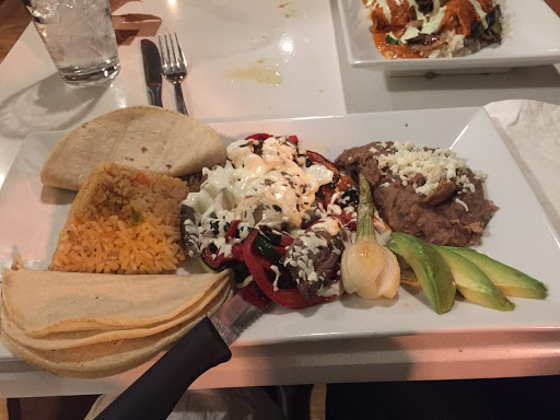 Mexican Restaurant «Dos Gringos Mexican Kitchen», reviews and photos, 113 S Olive St, Media, PA 19063, USA