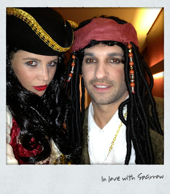 Изабель Дорин и Тимо Глок в костюмах пиратов Карибского моря