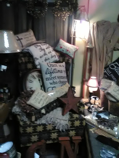 Gift Shop «Harvest Inn Interior Decor & Gift Shop», reviews and photos, 1521 S Washington St, Crawfordsville, IN 47933, USA