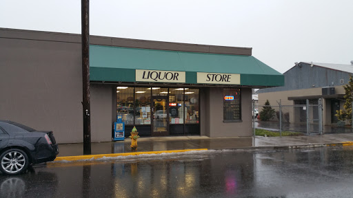 Liquor Store «Estacada Liquor Store», reviews and photos, 305 SW Wade St, Estacada, OR 97023, USA