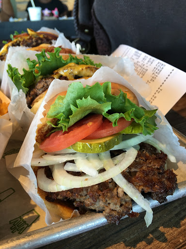 Hamburger Restaurant «Shake Shack», reviews and photos, 860 Old Country Rd, Garden City, NY 11530, USA