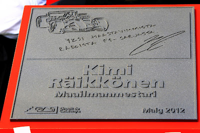 Чемпион мира Кими Райкконен - монумент в свою честь пилота на автодроме Каталунья на Гран-при Испании 2012