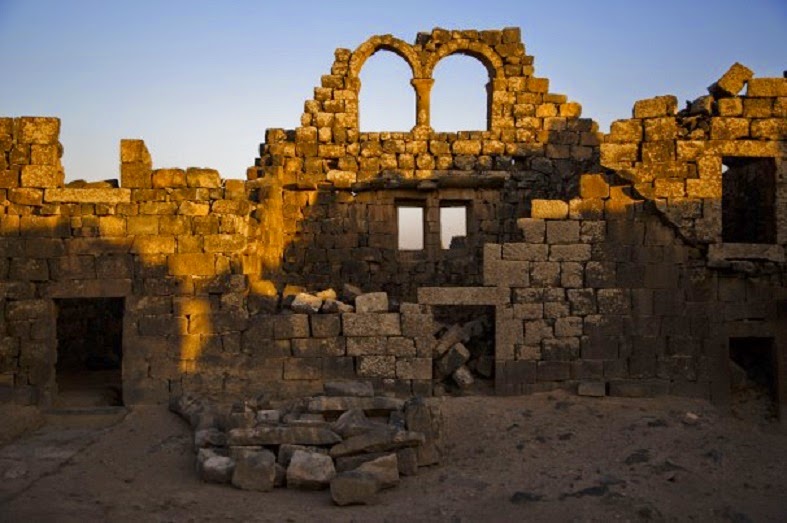 Tomb raiders in Jordan descend on ancient crypts Tomb raiders in Jordan descend on ancient crypts