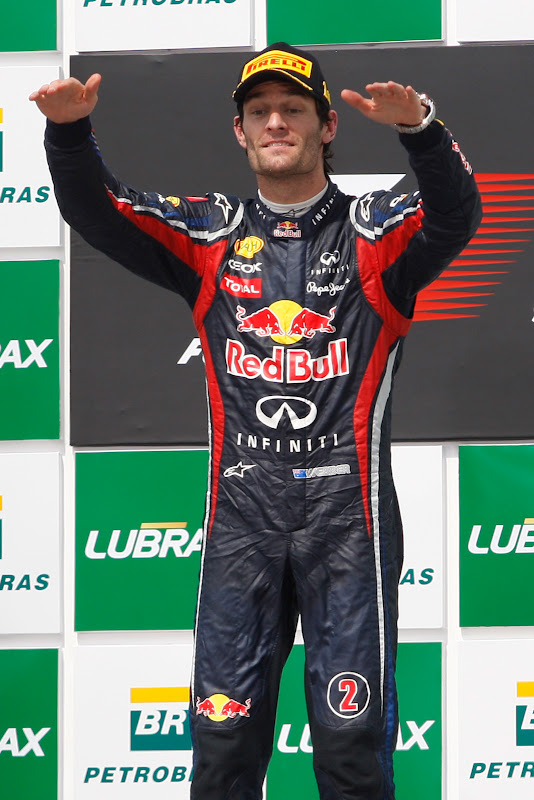 Марк Уэббер на первой ступеньке подиума Интерлагоса на Гран-при Бразилии 2011