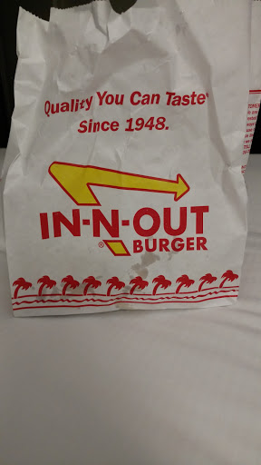 Hamburger Restaurant «In-N-Out Burger», reviews and photos, 6015 Johnson Dr, Pleasanton, CA 94588, USA