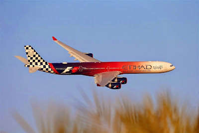 самолет Etihad на Гран-при Абу-Даби 2014