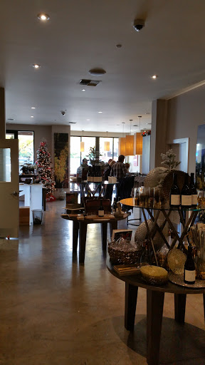 Wine Bar «La Crema Tasting Room», reviews and photos, 235 Healdsburg Ave, Healdsburg, CA 95448, USA