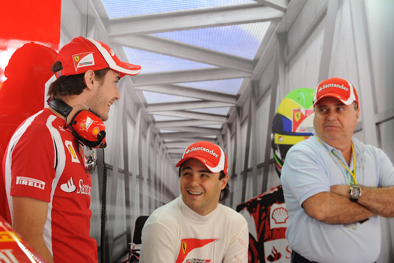 Жюль Бьянки в боксах Ferrari вместе с Фелипе Массой и его папой на Гран-при Японии 2011