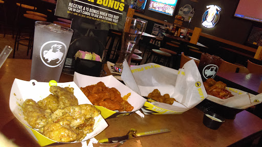 Chicken Wings Restaurant «Buffalo Wild Wings», reviews and photos, 4304 E Lincolnway, Sterling, IL 61081, USA