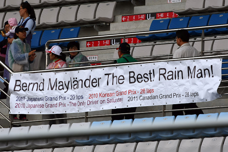 послание болельщиков Бернда Майландера на трибунах Йонама на Гран-при Кореи 2011