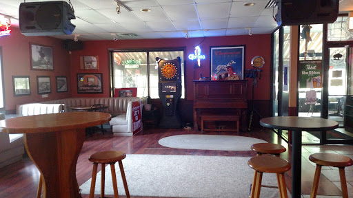 Bar «Wooden Nickel», reviews and photos, 444 Lakeview Ave, Highwood, IL 60040, USA