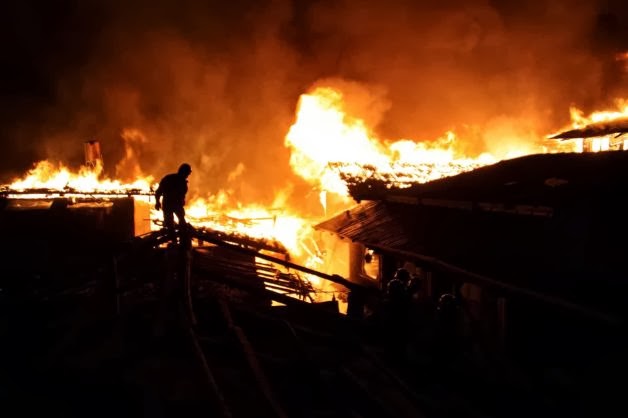 Night fire destroys ancient Tibetan town in China Night fire destroys ancient Tibetan town in China