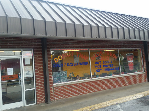 Donut Shop «Donut Shop», reviews and photos, 107 Jacks Shopping Ctr, Scottsville, KY 42164, USA