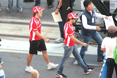синхронная походка Фернандо Алонсо и Фелипе Массы на Гран-при Японии 2011