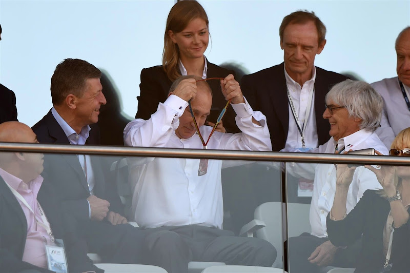 Владимир Путин и Берни Экклстоун смотрят гонку на Гран-при России 2014