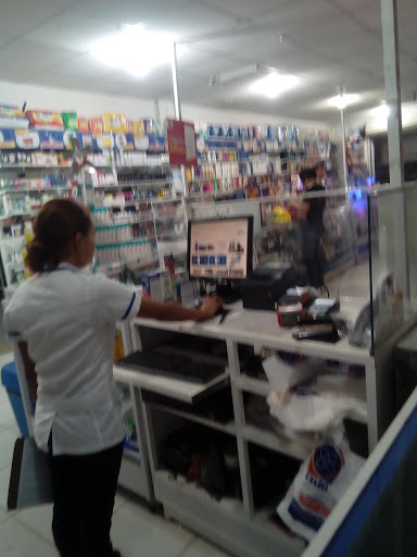 Farmacias Unión Repasto, Francisco I Madero s/n, Centro, 96600 Agua Dulce, Ver., México, Comercio | VER