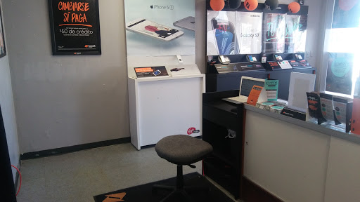 Cell Phone Store «Boost Mobile Store by Dzana Wireless», reviews and photos, 1212 W Littleton Blvd, Littleton, CO 80120, USA