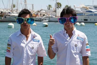 Камуи Кобаяши и Серхио Перес в гигантских очках на Гран-при Европы 2012
