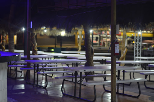 Tacos & Mariscos Guss Restaurant Bar en Puerto Peñasco, Emiliano Zapata & Calle 13, Ferrocarrilera, 83555 Puerto Peñasco, SON, México, Bar restaurante | SON