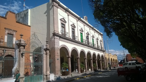 Presidencia Municipal de Salvatierra, Calle Benito Juárez 408, Centro, 38900 Salvatierra, Gto., México, Oficinas del ayuntamiento | GTO