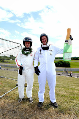 болельщики косплеят Джима Кларка и Грэма Хилла на Гран-при Великобритании 2014