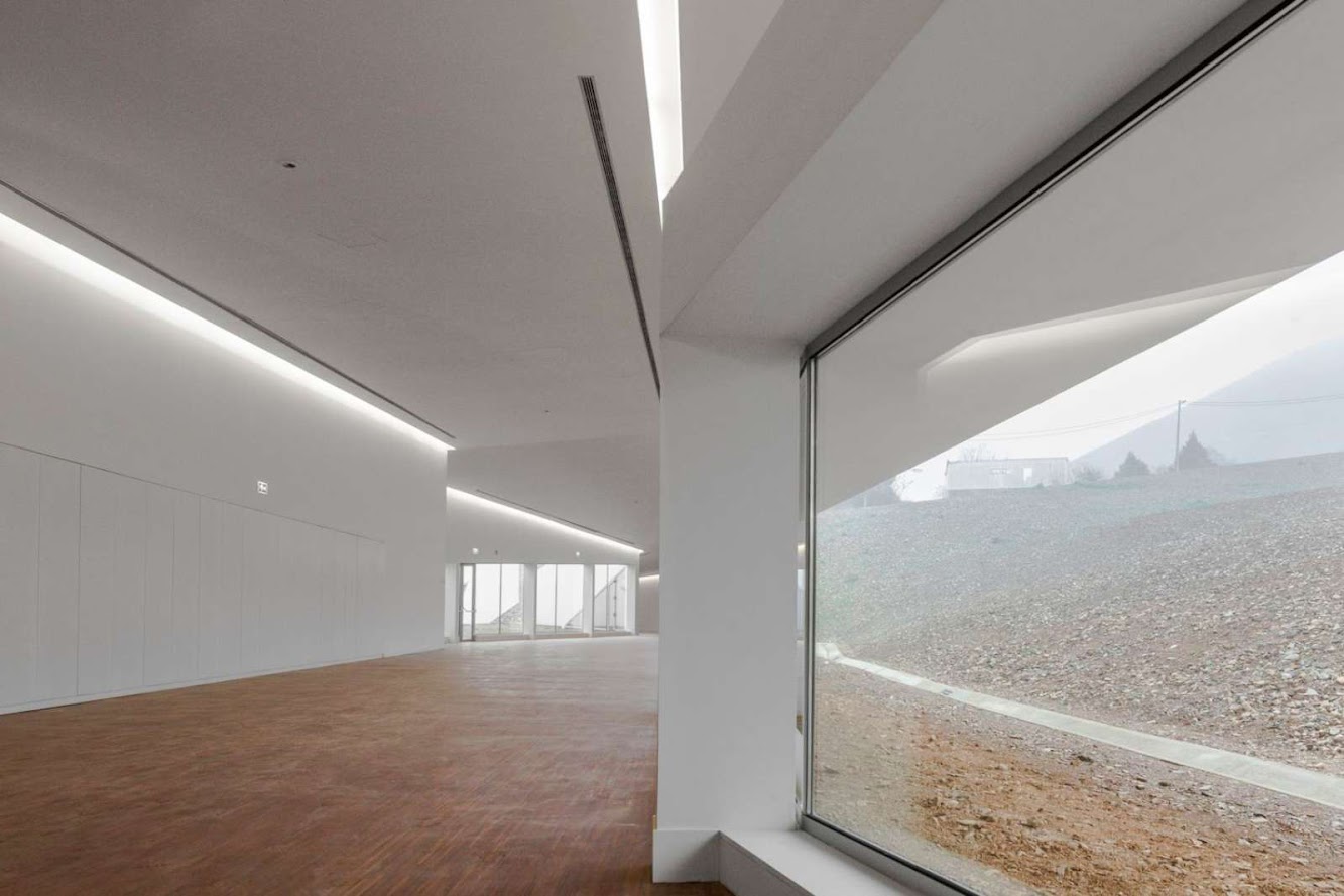 Rowing High Performance Centre by Alvaro Andrade
