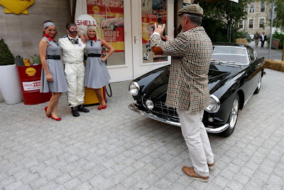 Мартин Брандл и Jaguar E-Type на мероприятии Shell перед Гран-при Бельгии 2013