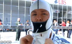 Нико Росберг прихорашивается перед камерой на Гран-при Китая 2013