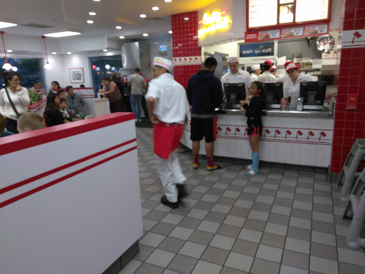 Hamburger Restaurant «In-N-Out Burger», reviews and photos, 2727 W March Ln, Stockton, CA 95219, USA