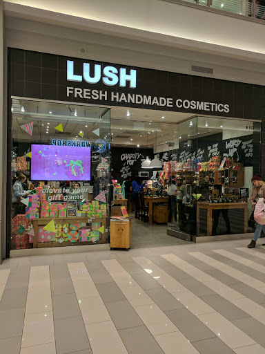 Cosmetics Store «Lush», reviews and photos, 112 E Broadway, Bloomington, MN 55425, USA