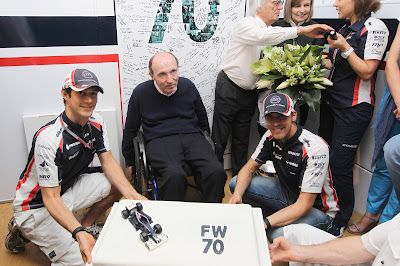 Фрэнк Уильямс со своими пилотами Бруно Сенной и Пастором Мальдонадо на Гран-при Испании 2012