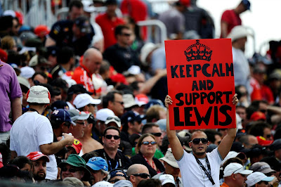 болельщики Льюиса Хэмилтона с баннером на трибуне Монреаля на Гран-при Канады 2013
