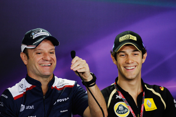 смеющиеся Рубенс Баррикелло и Бруно Сенна на пресс-конференции в четверг на Гран-при Бразилии 2011