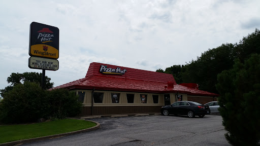 Pizza Restaurant «Pizza Hut», reviews and photos, 222 10th Ave W, Milan, IL 61264, USA