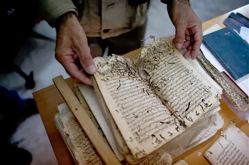 Old manuscripts get facelift at Jerusalem mosque Old manuscripts get facelift at Jerusalem mosque