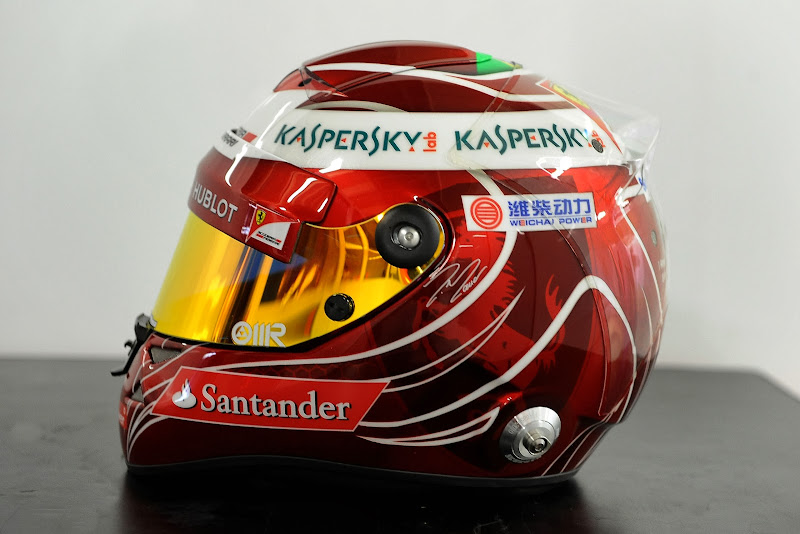 красный шлем Фелипе Массы для Гран-при Бразилии 2013