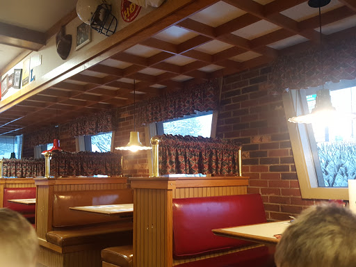 Pizza Restaurant «Pizza Hut», reviews and photos, 16848 St Clair Ave, East Liverpool, OH 43920, USA