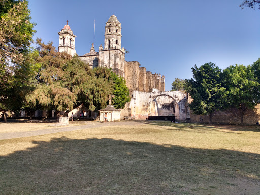 Parroquia de Nuestra Señora de la Natividad, Calle Isabel la Católica S/N, Col. Centro, 62520 Tepoztlán, Mor., México, Iglesia cristiana | MOR
