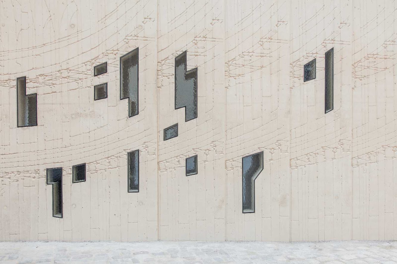 07 Museum for Architectural Drawing by Speech