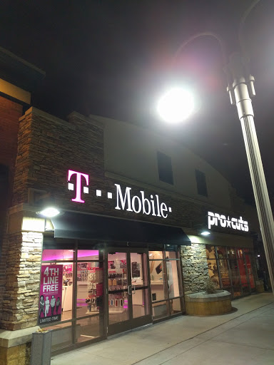 Cell Phone Store «T-Mobile», reviews and photos, 3235 Vicksburg Ln N c, Plymouth, MN 55447, USA