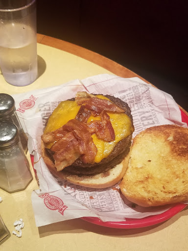 Hamburger Restaurant «Fuddruckers», reviews and photos, 275 NJ-10, Succasunna, NJ 07876, USA