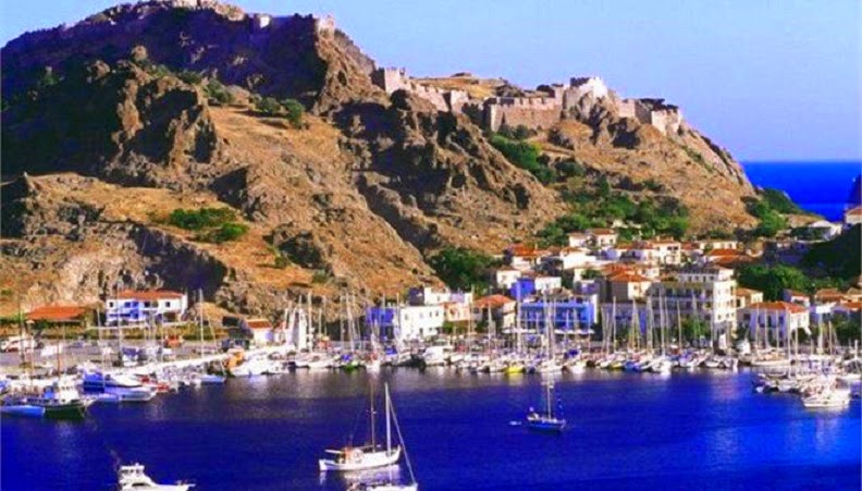 Limnos: Section of Medieval castle wall collapses Limnos: Section of Medieval castle wall collapses