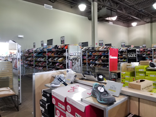 Shoe Store «DSW Designer Shoe Warehouse», reviews and photos, 5031 Shoppes Blvd, Moosic, PA 18507, USA
