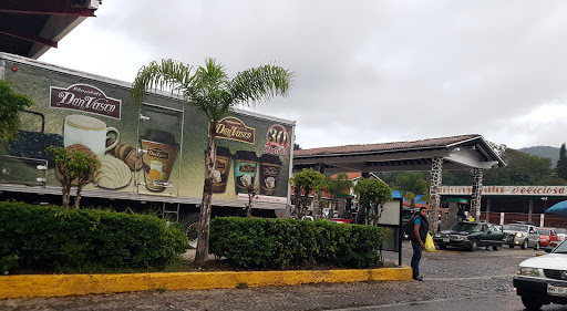 Gasolinera Estación la Costera, Avenida Benito Juarez, Barranca Seca, 51200 Valle de Bravo, Méx., México, Estación de servicio | EDOMEX