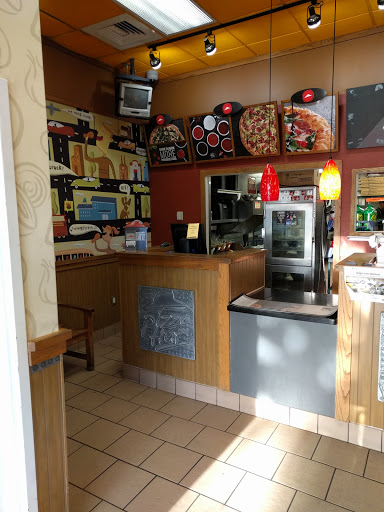 Pizza Restaurant «Pizza Hut», reviews and photos, 1190 8th Ave W, Palmetto, FL 34221, USA