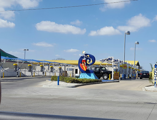 Mr. Fancy Pants' Express Wash