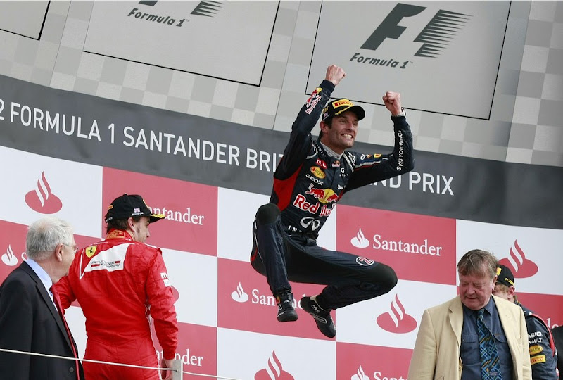 Марк Уэббер прыгает на подиуме Гран-при Великобритании 2012