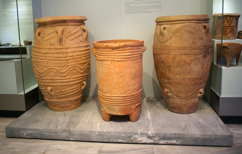 Minoan storage jar smashed by falling tourist Minoan storage jar smashed by falling tourist