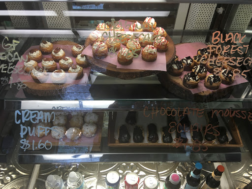 Dessert Shop «Le Petit Sweet», reviews and photos, 110 W 5th Ave, Mt Dora, FL 32757, USA